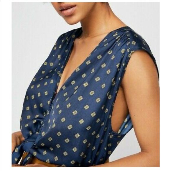 💥Free People Printed Tie-Front Top - Picture 7 of 8